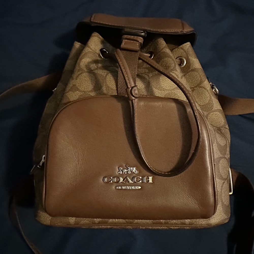 Coach Pace Backpack w/free accessories 🎉